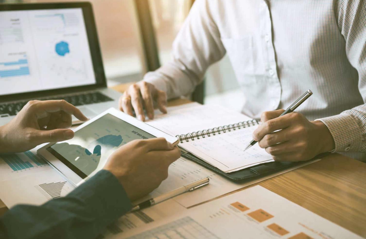 Interface de webinaire montrant outils de collaboration et exercices pratiques