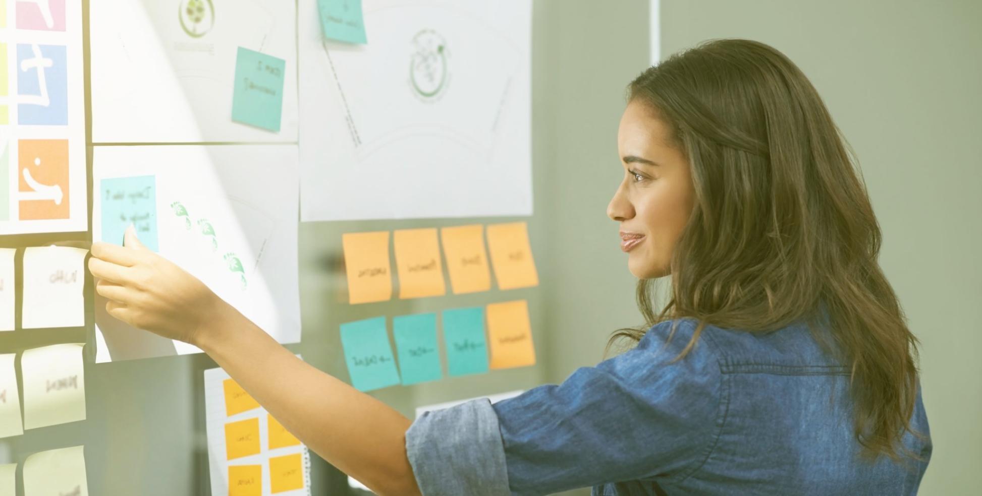 Groupe de travail collaboratif lors d'un atelier